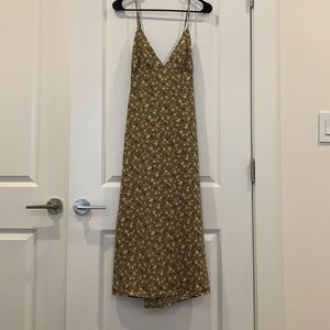 Forever 21 olive midi dress. Size M. Never worn- tags still on